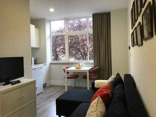 Romantic 1 Bedroom Apartment At Roma Avenue - 1C Лиссабон Экстерьер фото